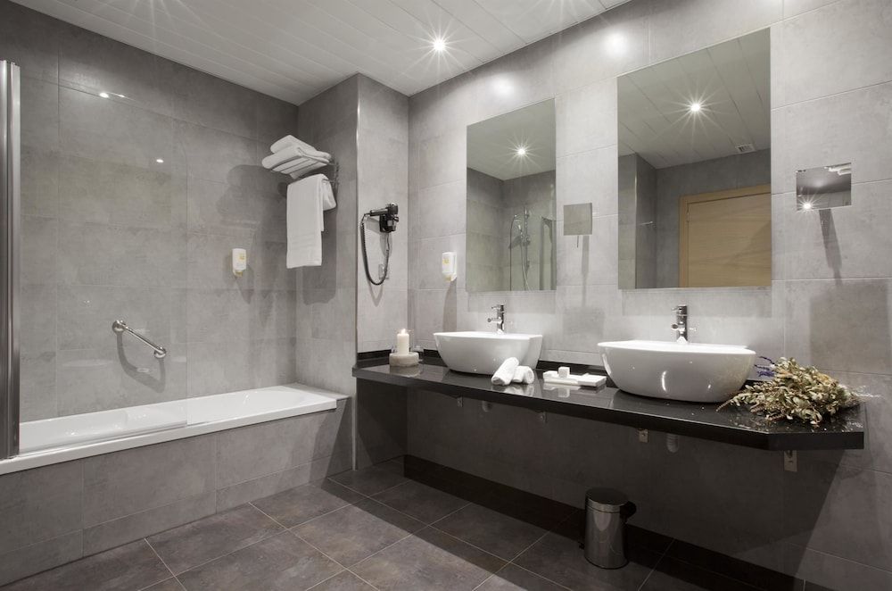 Spirit Hotel Gran Bilbao Double Room, Mountain View 6