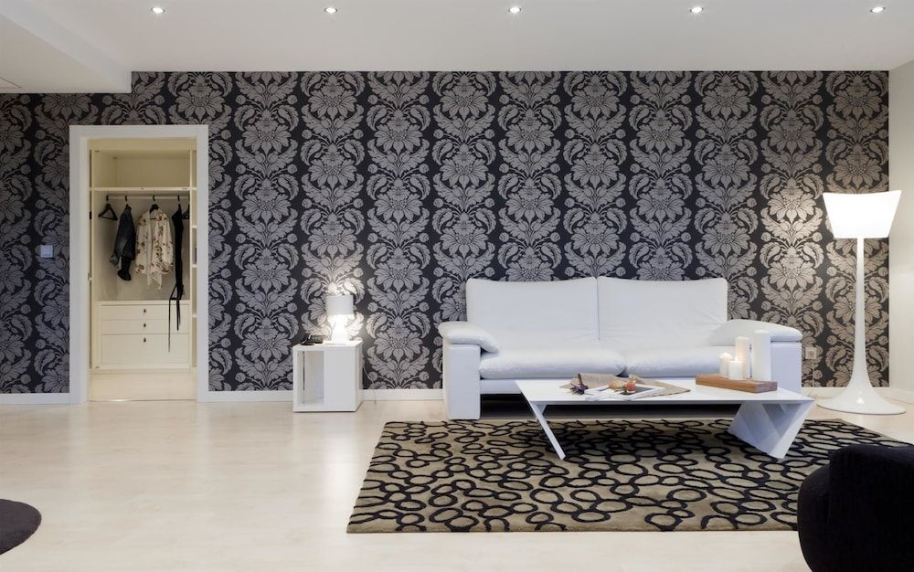 Suite, Jetted Tub