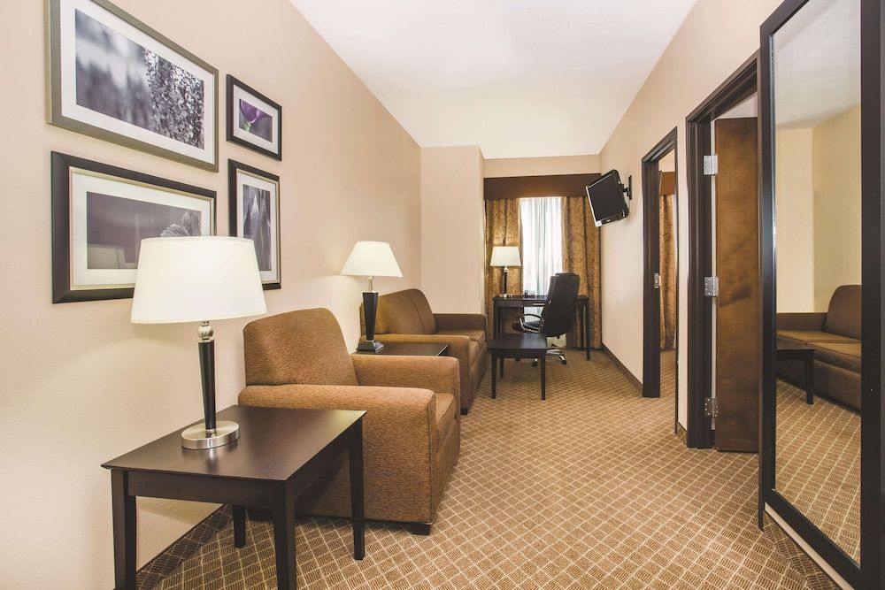 Suite, Multiple Beds, Non Smoking (Two-Bedroom Suite)