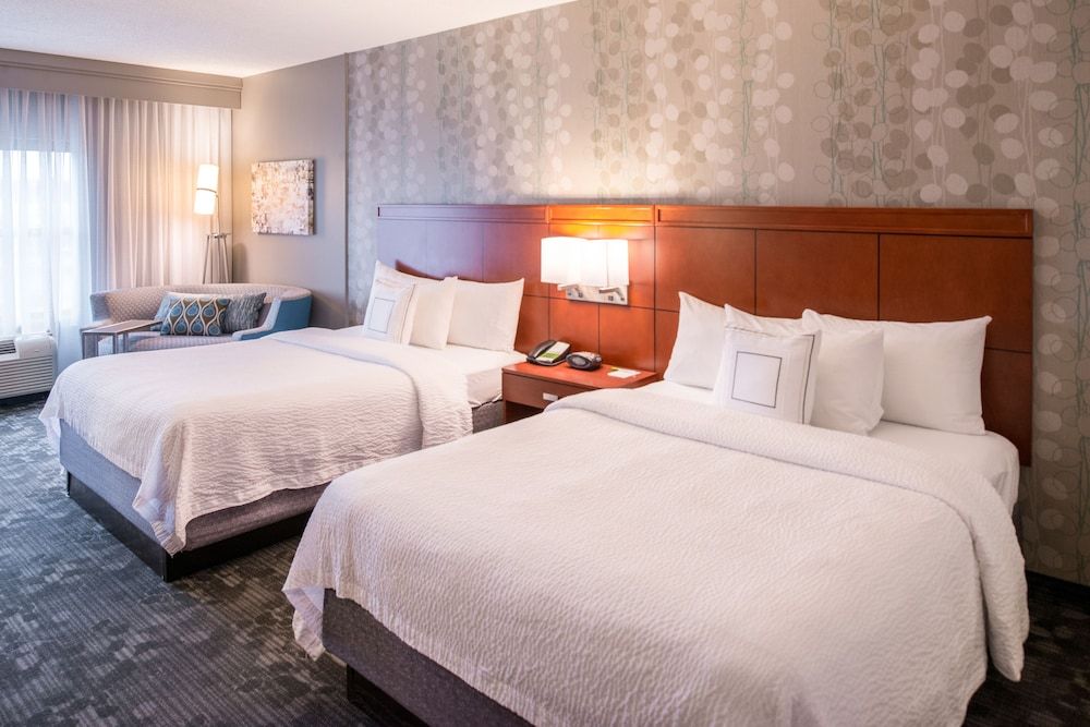 Room, 2 Queen Beds (Mobility/Hearing Access, Roll-in Shwr)