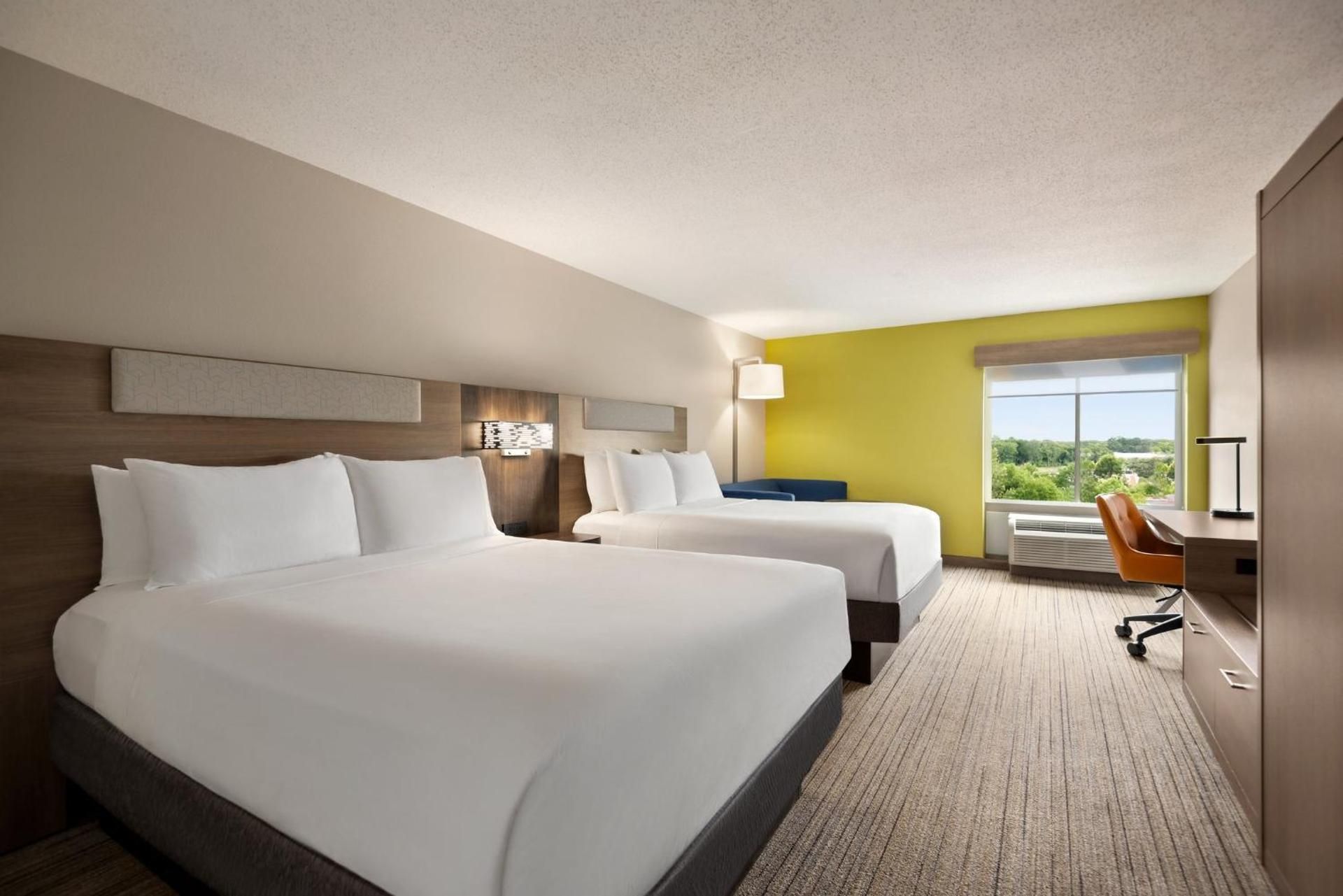 2 Queen Beds Standard Extra Floor Space