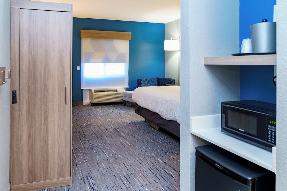 Standard Room, 1 King Bed