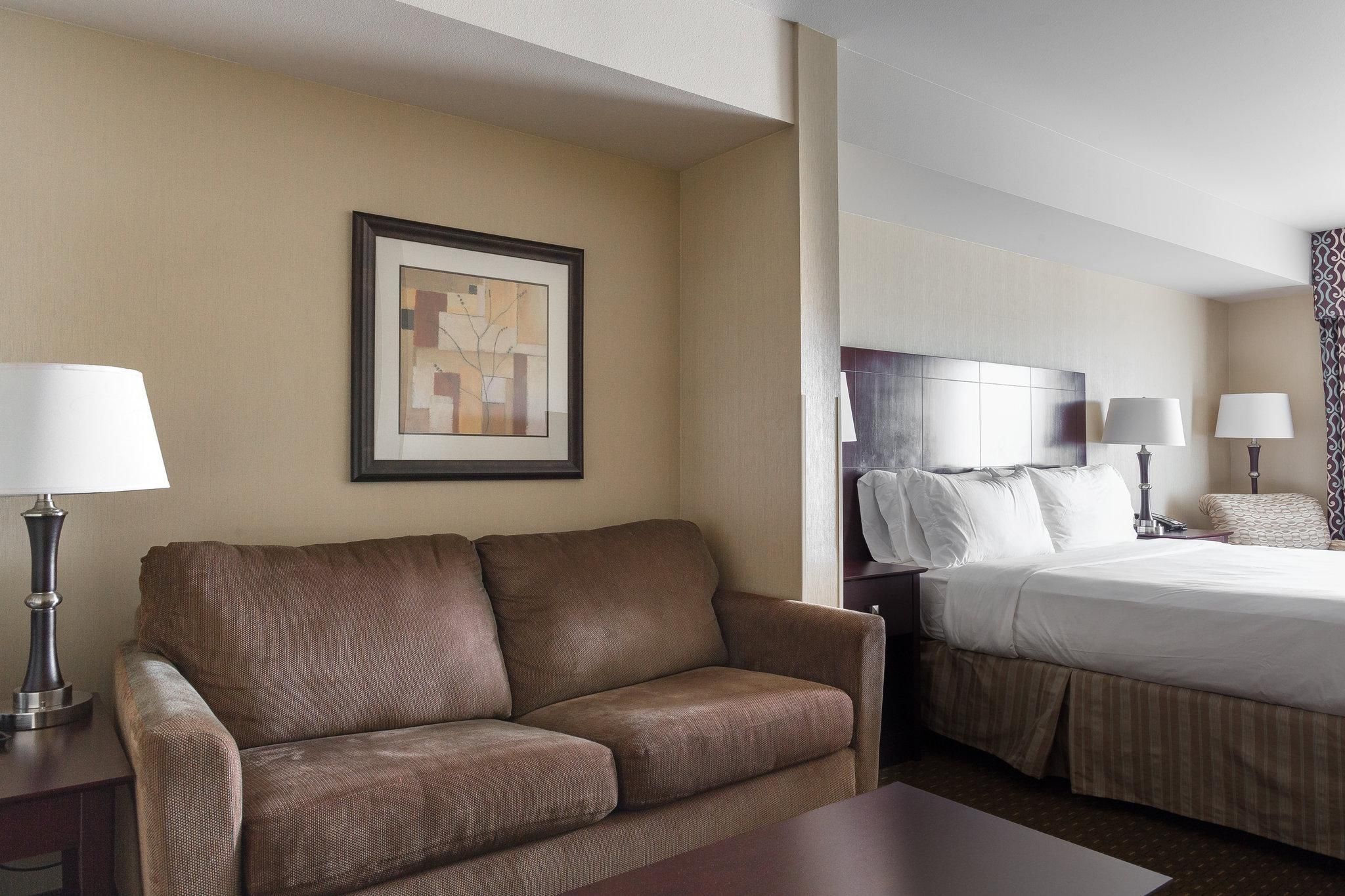 Holiday Inn Express & Suites Seattle North - Lynnwood by IHG 1 King Bed Suite Non-Smoking