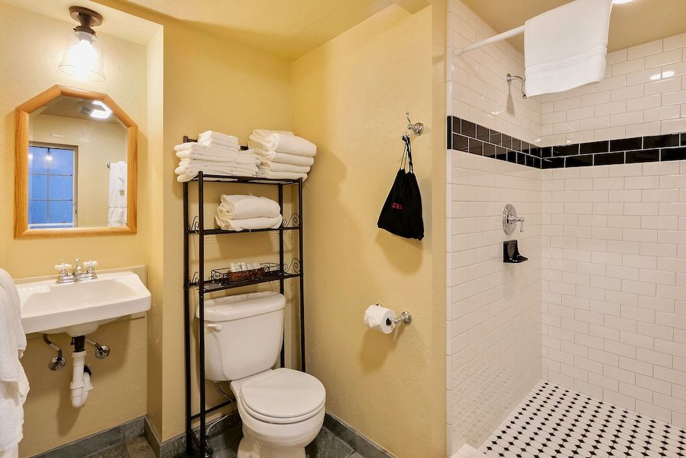 Tamarack Lodge and Resort Cabin (Historic One Bedroom Cabin) 3