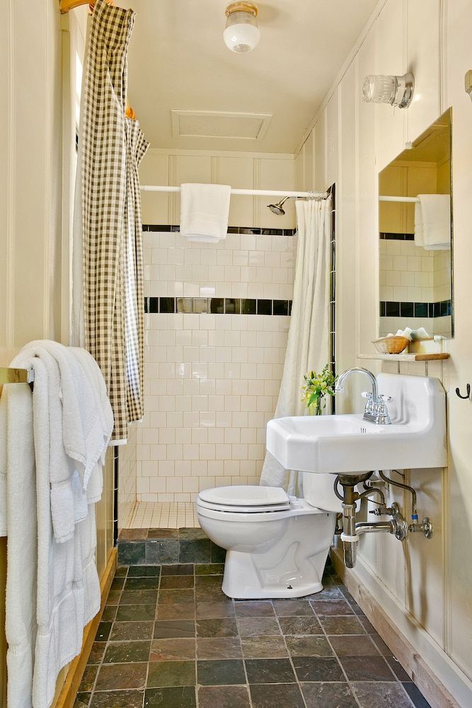 Tamarack Lodge and Resort Cabin (Historic Studio Cabin) 2