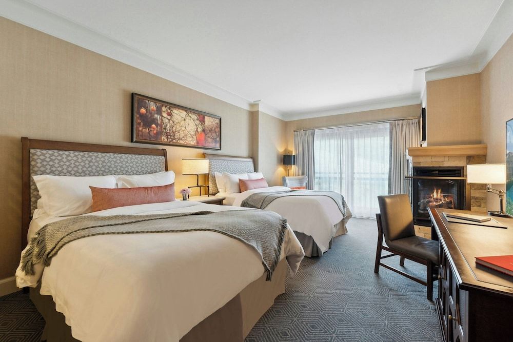 Room, 2 Queen Beds, Mountainside (Mobility/Hearing Access, Roll-In Shwr)