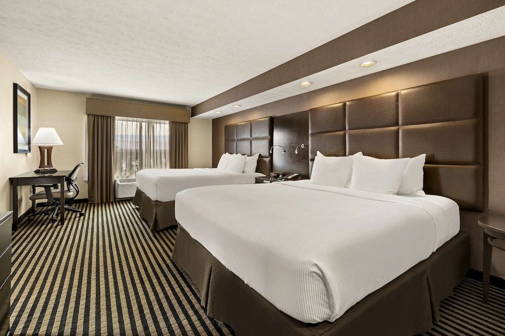Suite, Multiple Beds (2 Kings)