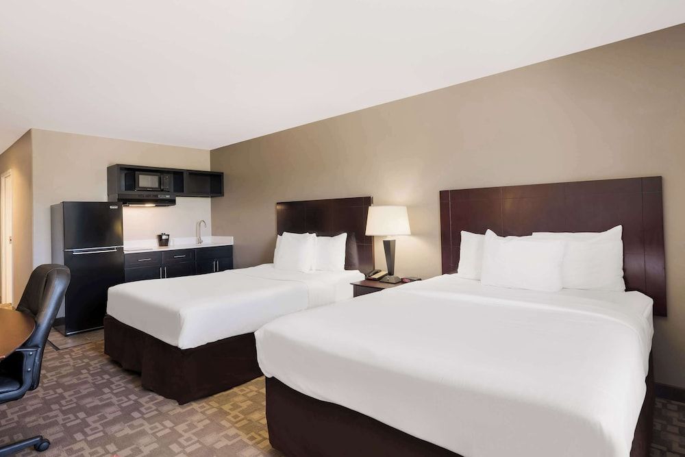 Suite, 2 Queen Beds, Non Smoking, Kitchenette