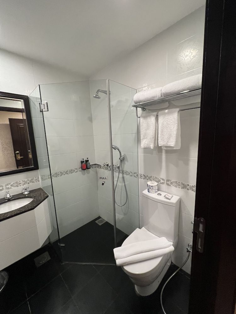 Nostalgia Hotel Deluxe Room 4