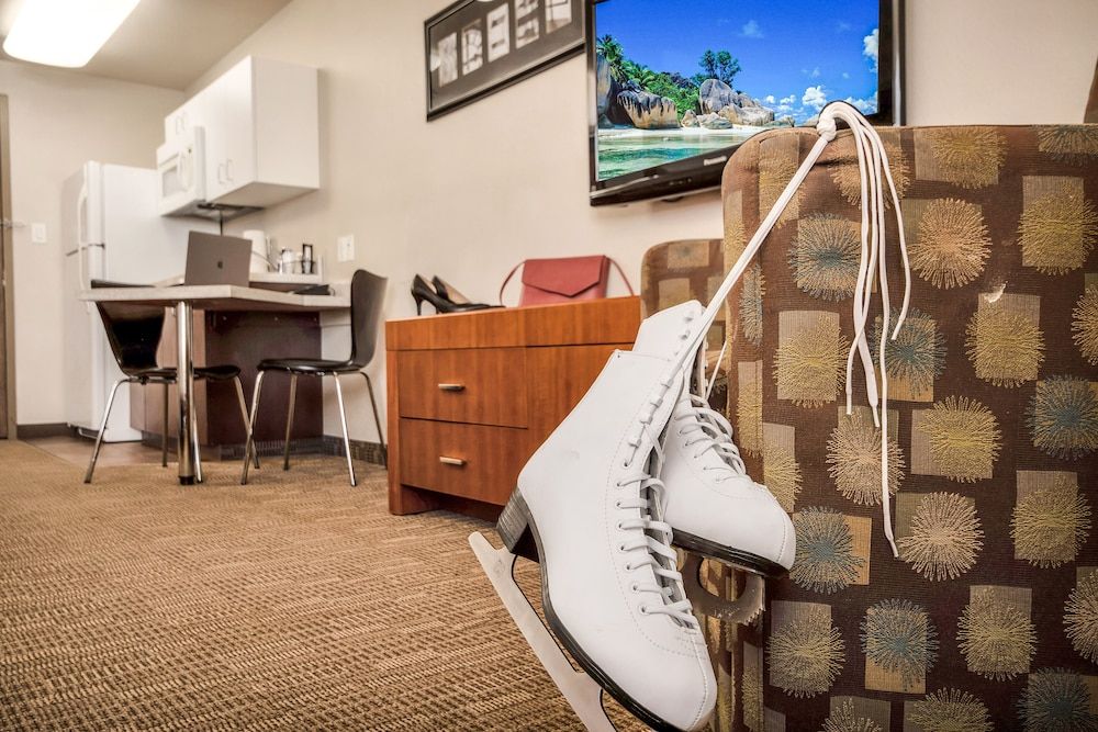 Home Inn & Suites Regina East Standard Room 7