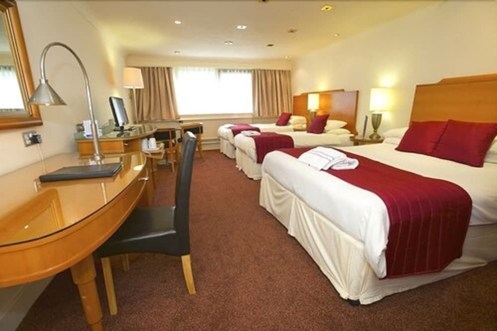 Best Western Frodsham Forest Hills Hotel Family Room, Multiple Beds, Non Smoking (with Sofabed) 5