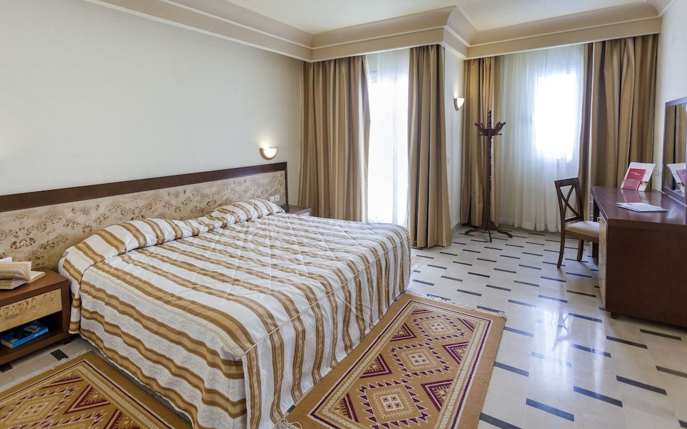 El Mouradi Tozeur Chambre Quadruple (3 Adultes+ 1 Enfant) 2