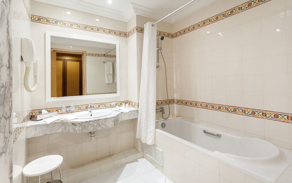 El Mouradi Tozeur Chambre Quadruple (3 Adultes+ 1 Enfant) 4