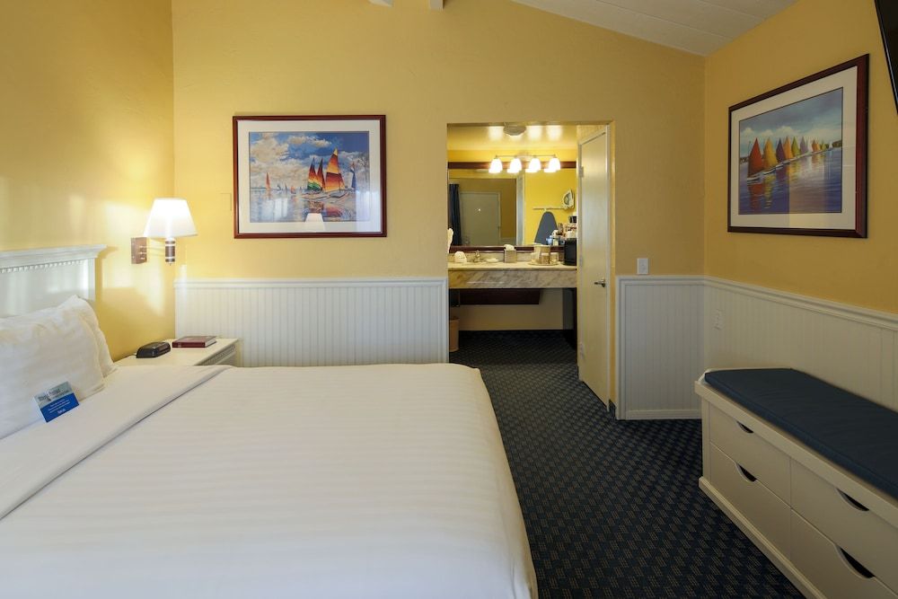 Monterey Bay Lodge Standard Room, 1 Queen Bed (Pet Friendly) 3