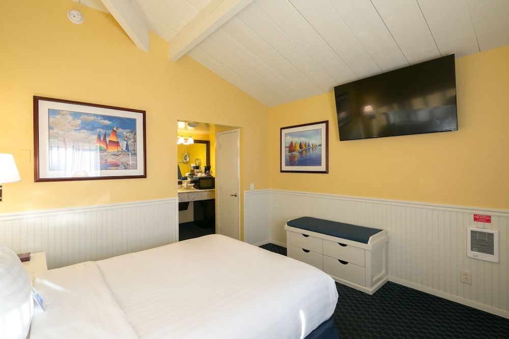 Monterey Bay Lodge Standard Room, 1 Queen Bed (Pet Friendly) 2