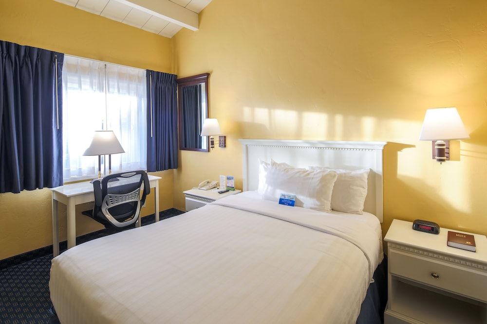 Monterey Bay Lodge Standard Room, 1 Queen Bed (Pet Friendly)