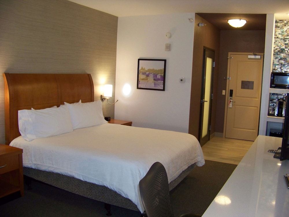 One King Bed, Accessible