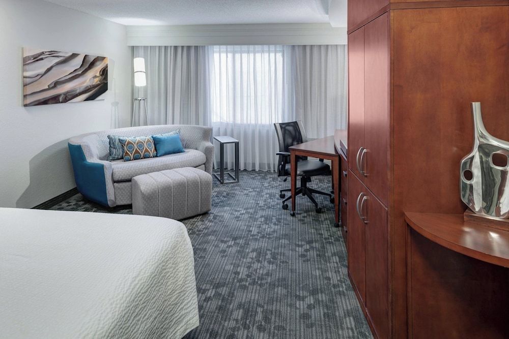 Room, 1 King Bed with Sofa bed (Mobility/Hearing Accessible, Tub)