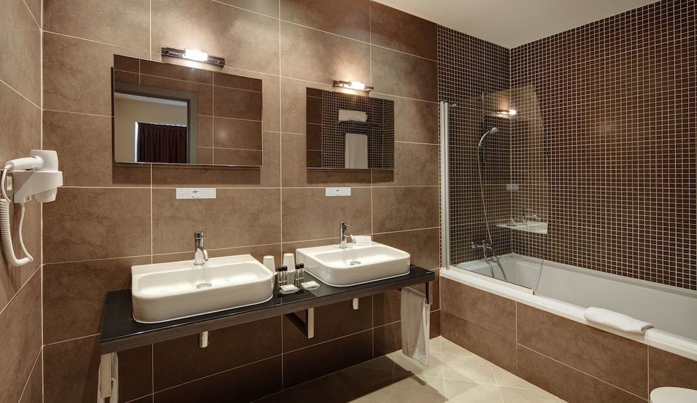 Sercotel Plaza Feria Junior Twin Room 3