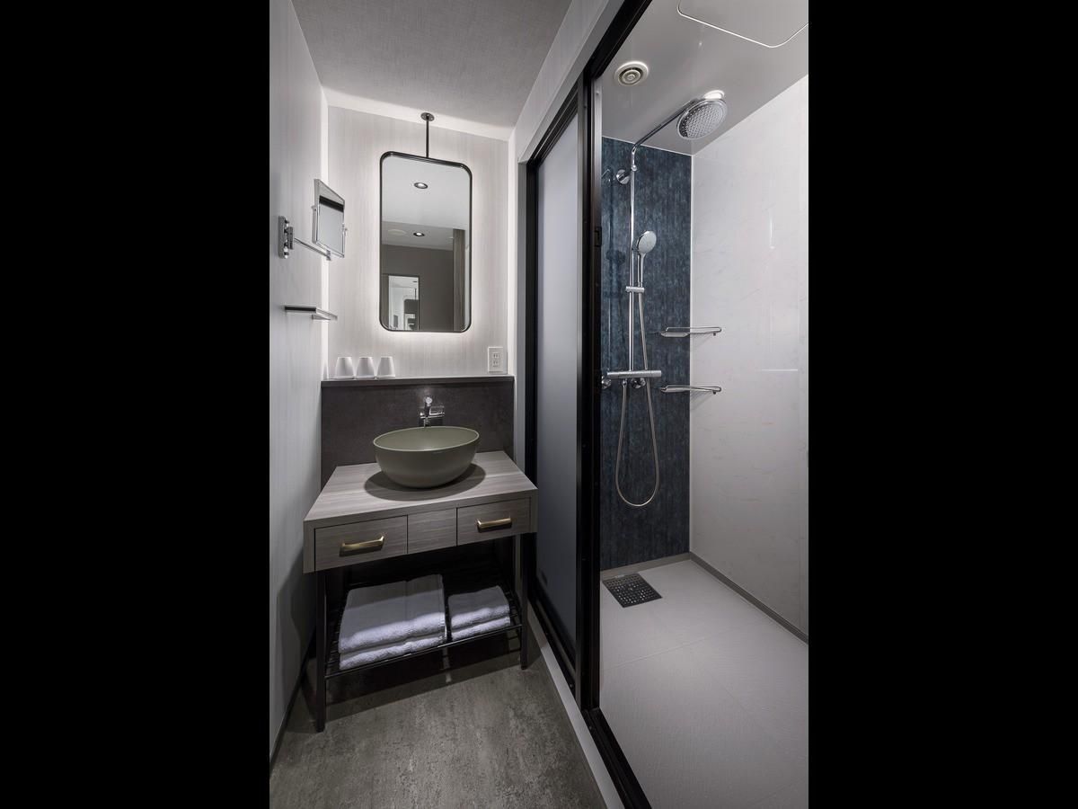 Hotel Villa Fontaine Grand Tokyo - Roppongi Double Room with Sofa for 3 People - Shower Booth 3