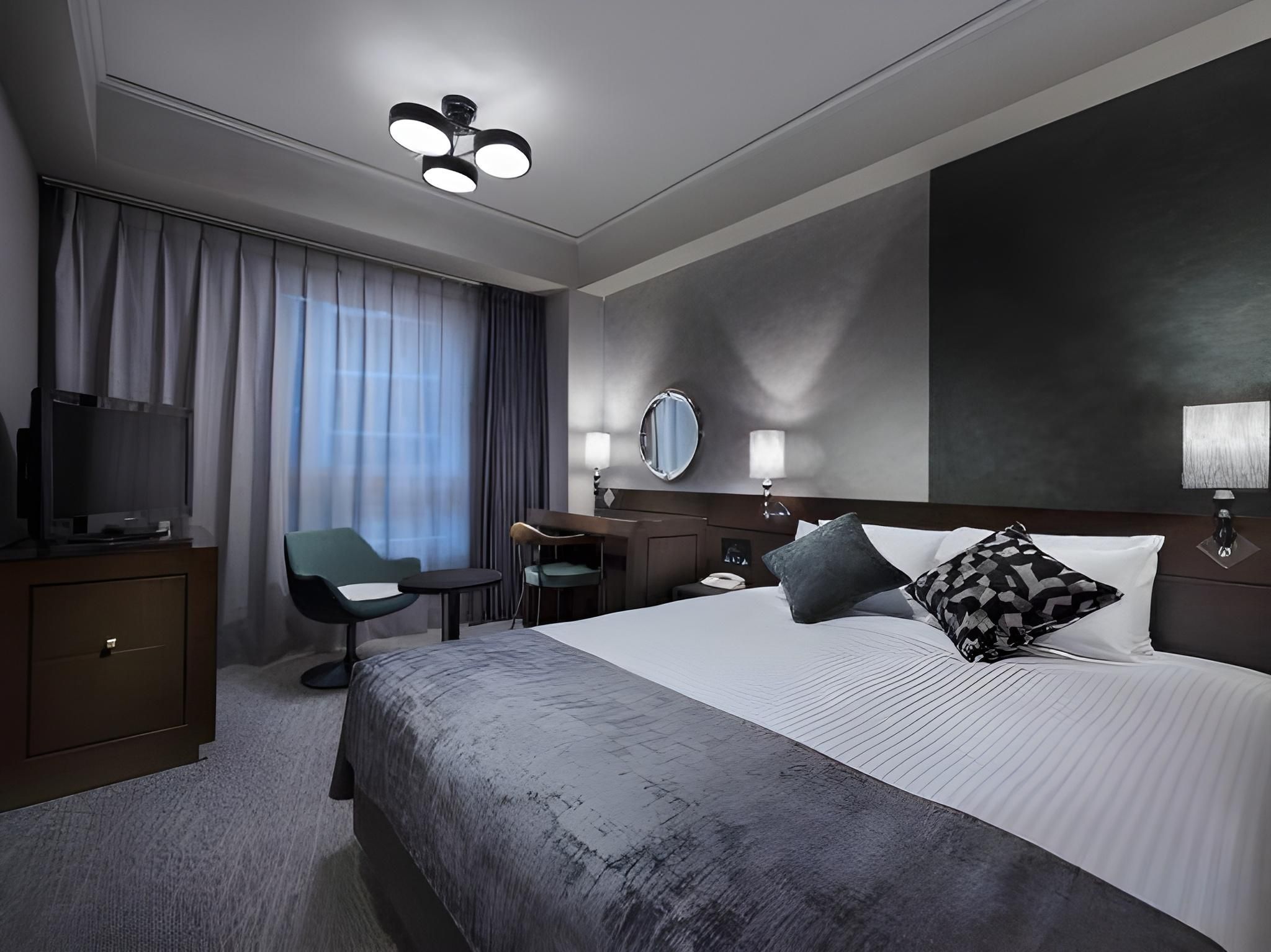 Hotel Villa Fontaine Grand Tokyo - Roppongi Double Room with Sofa for 3 People - Shower Booth 2
