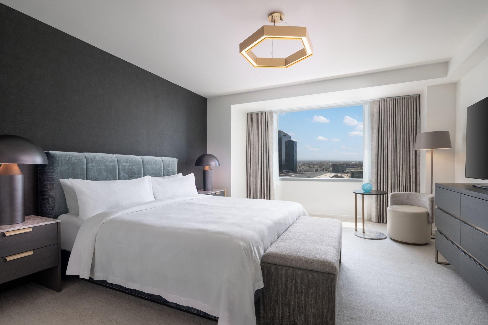 JW, Suite, 1 King, Sofa bed