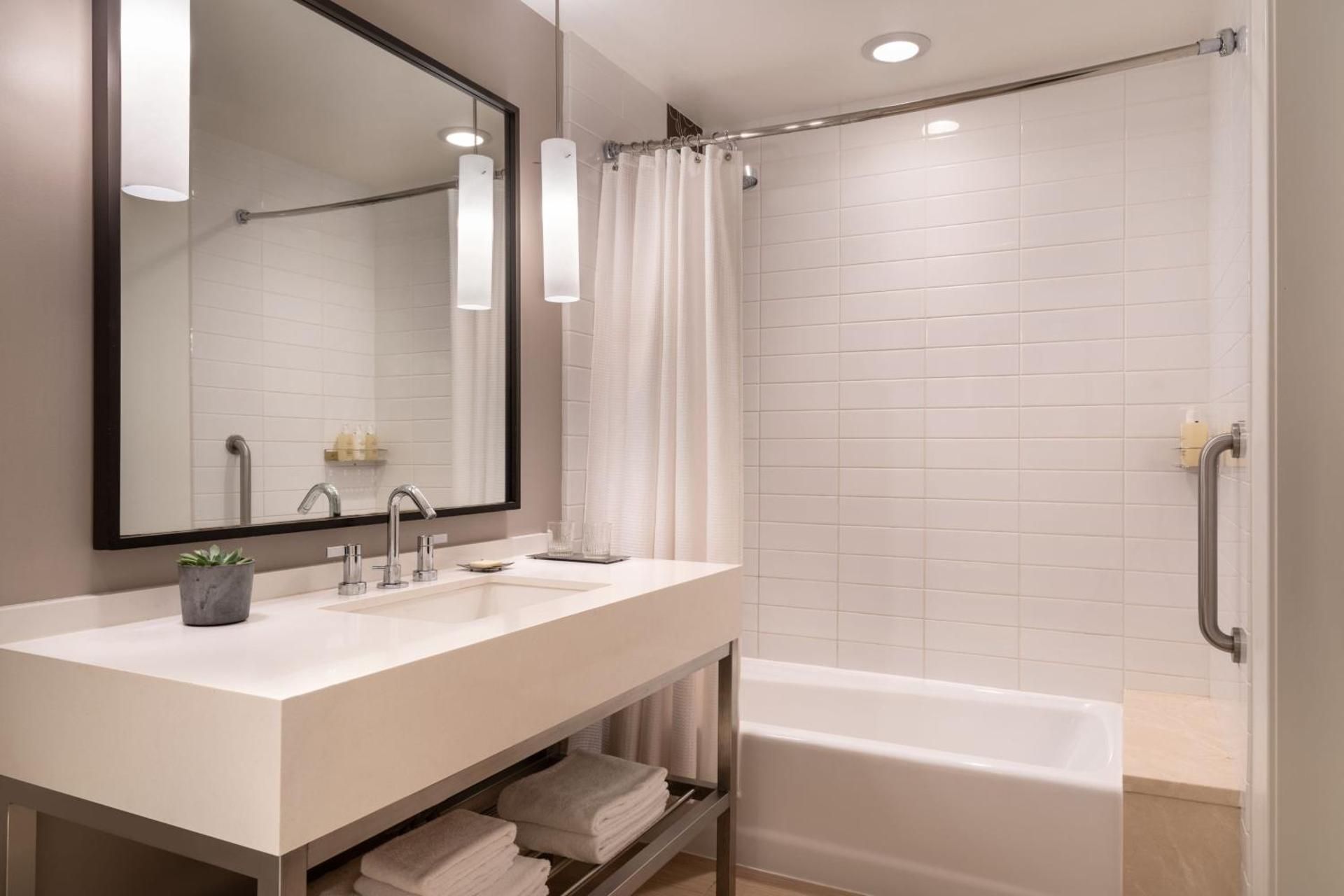 Executive Lounge Access Queens