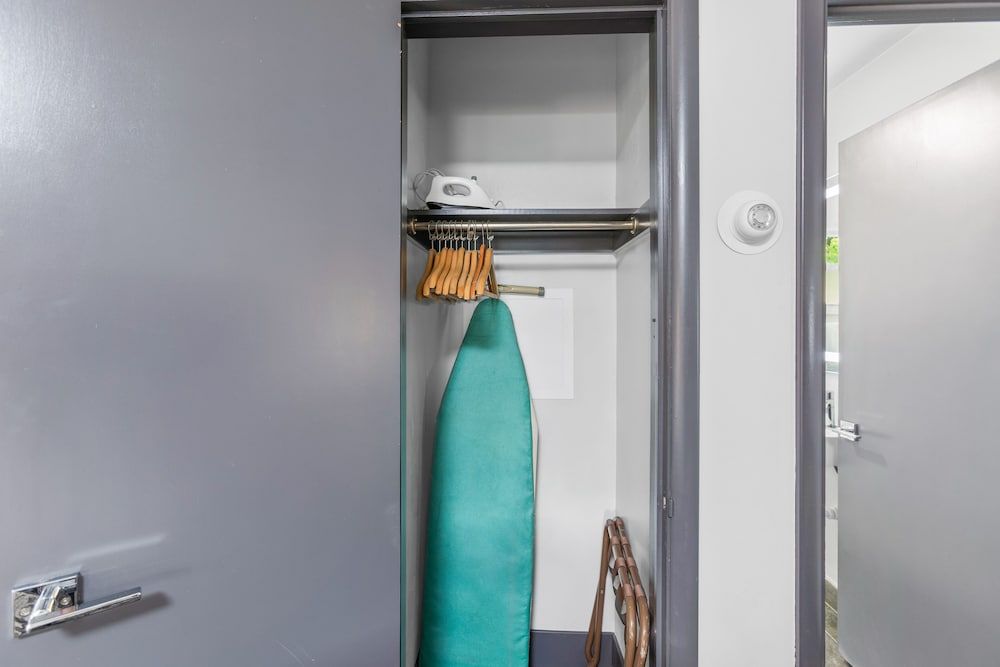 Glass House Inn Erie Near I-90 & I-79 Standard Room, 2 Double Beds 6