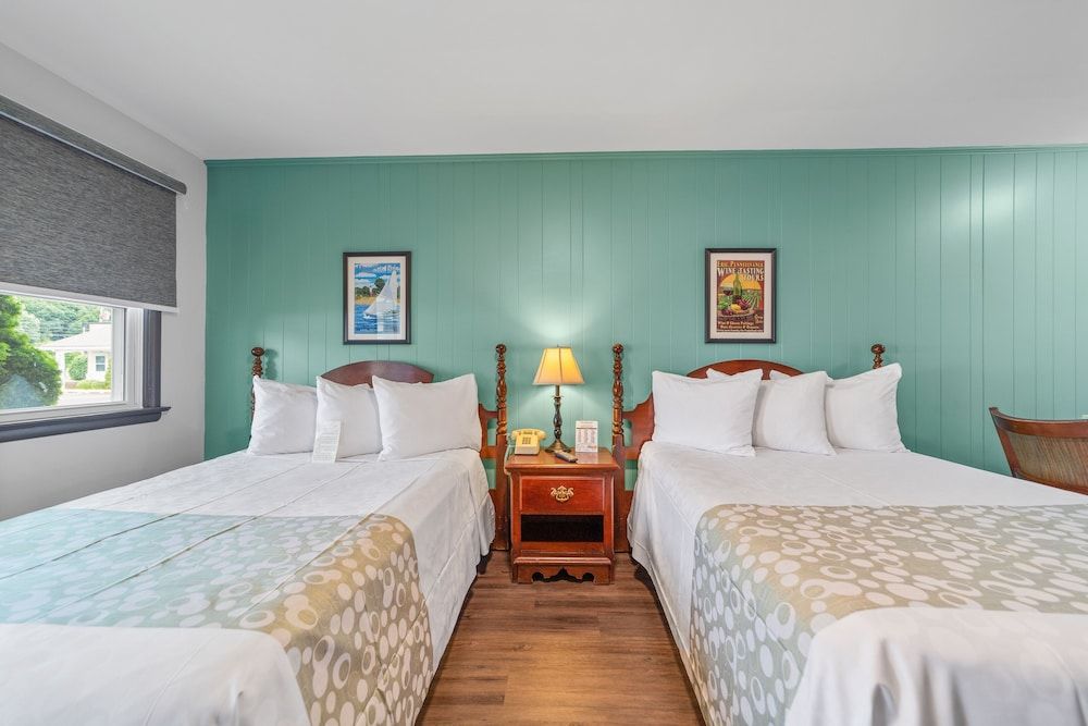 Glass House Inn Erie Near I-90 & I-79 Standard Room, 2 Double Beds 3