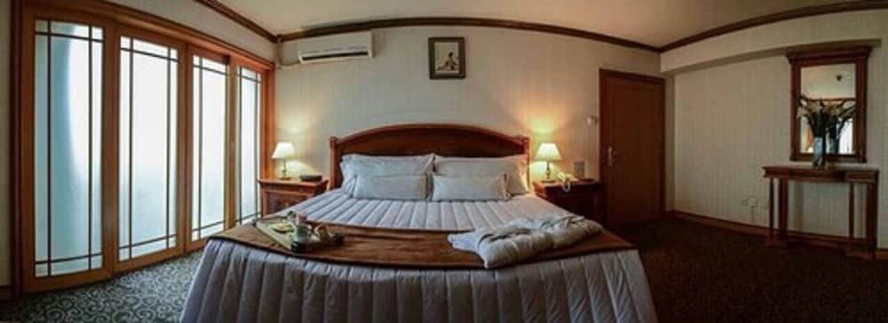 undefined Hotel MiraMar