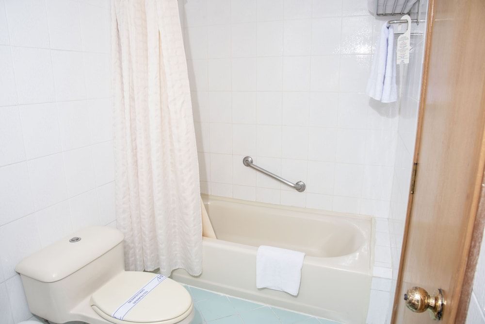 Hotel MiraMar Standard Twin Room, 2 Twin Beds 5