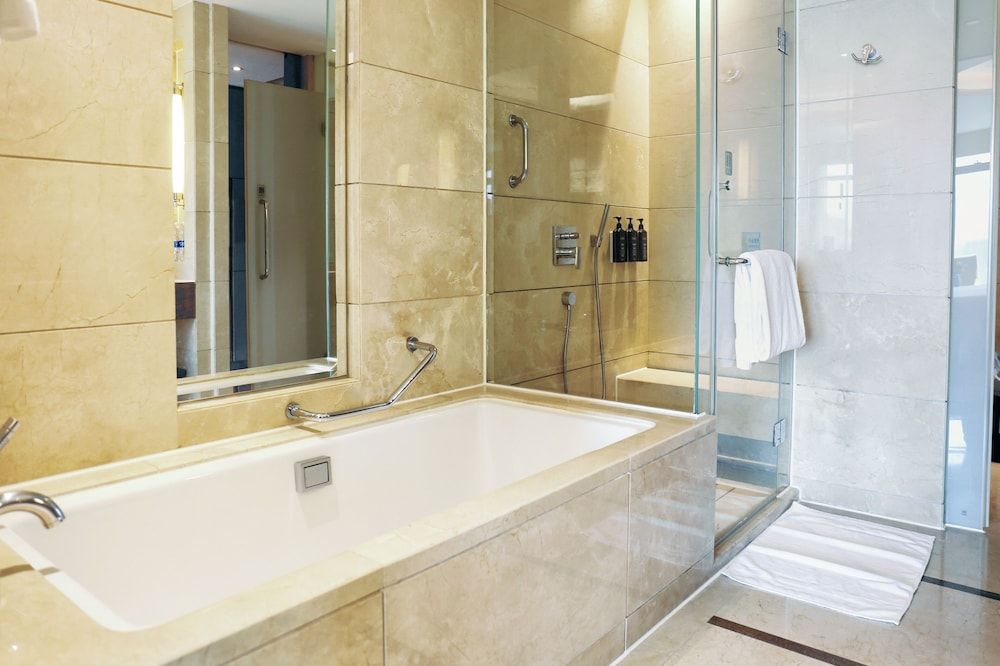 Sheraton Jinan Hotel Room, 1 King Bed, Non Smoking 10