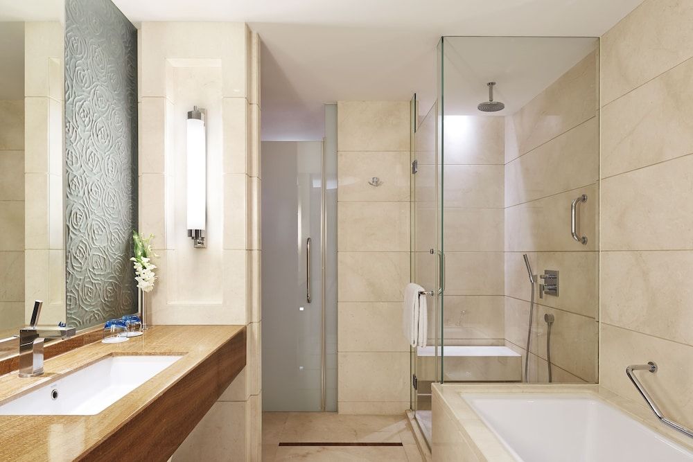 Sheraton Jinan Hotel Room, 1 King Bed, Non Smoking 7