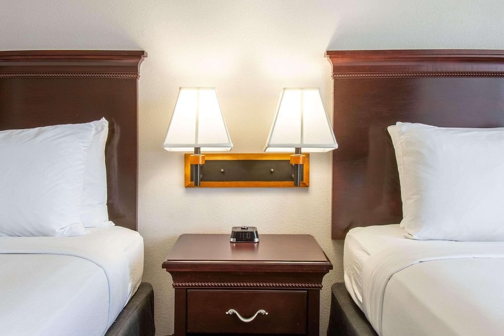 Country Inn & Suites by Radisson, Tucson City Center, AZ Room, 2 Queen Beds, Non Smoking 5