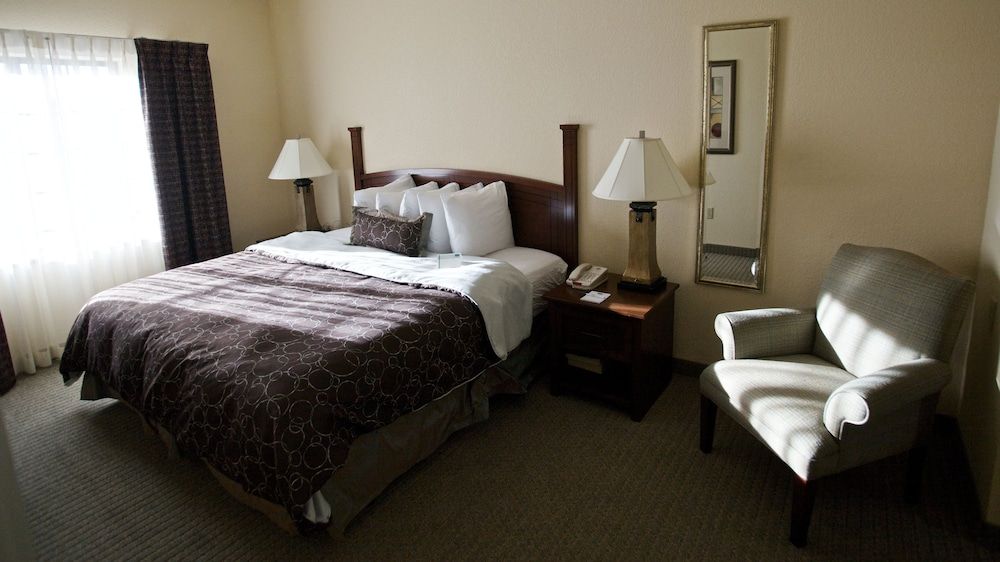 Suite, 1 King Bed, Accessible (Mobility Accessible)