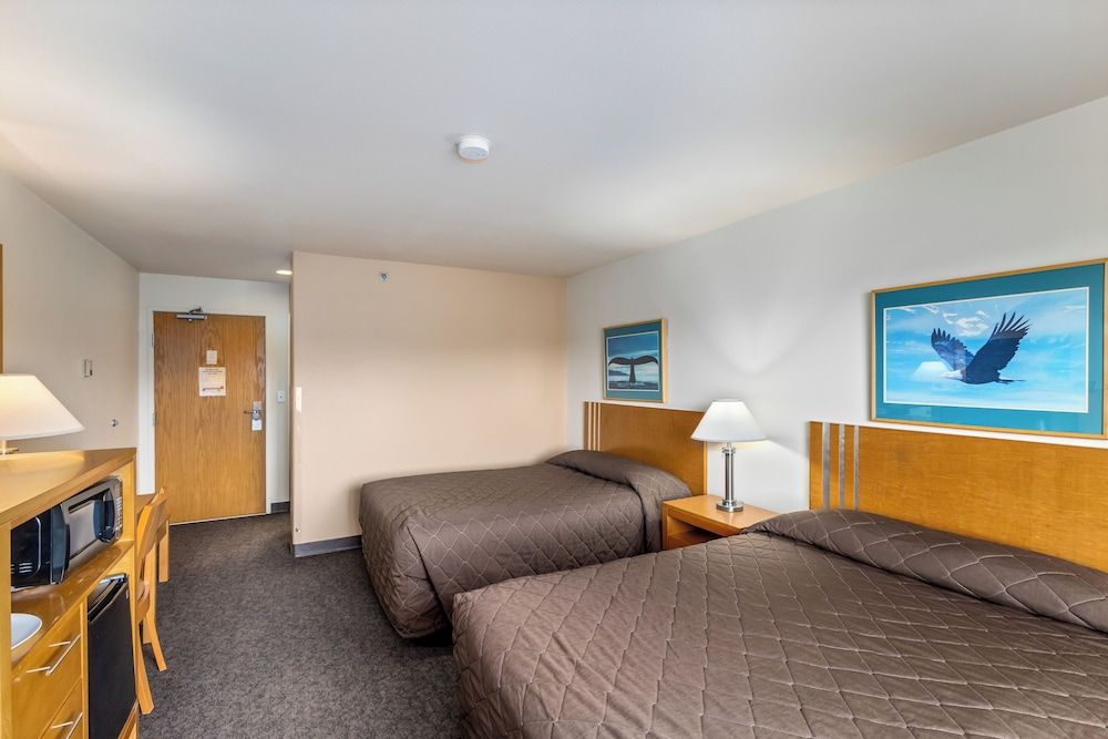 Breeze Inn Annex Harbor 2