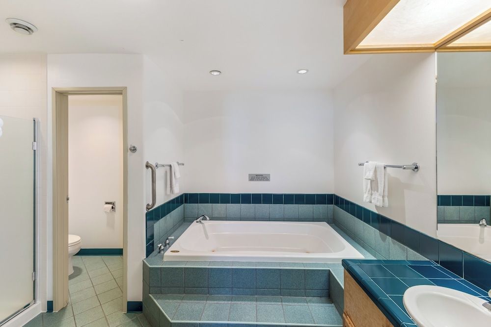 Breeze Inn Annex Jacuzzi 9