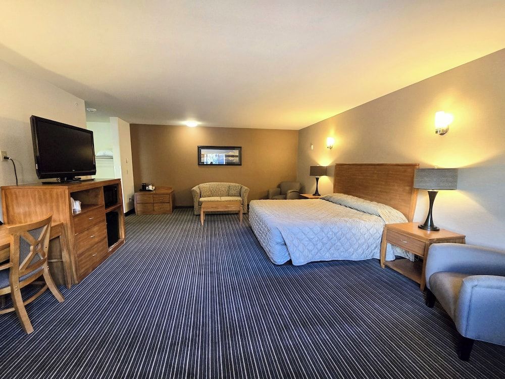 Breeze Inn Deluxe Jacuzzi 14