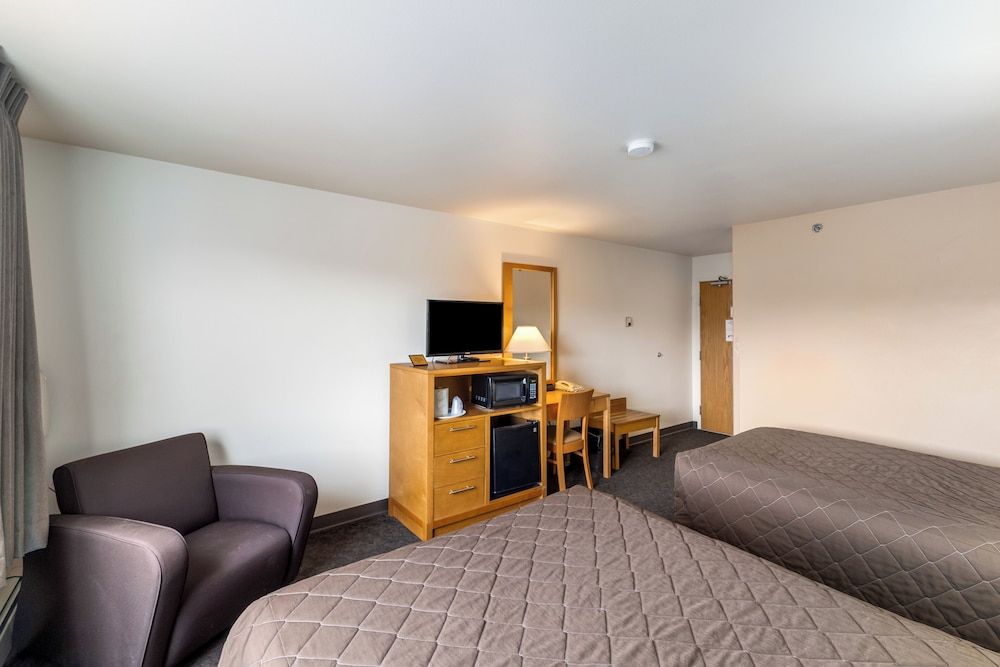 Breeze Inn Annex Harbor 3