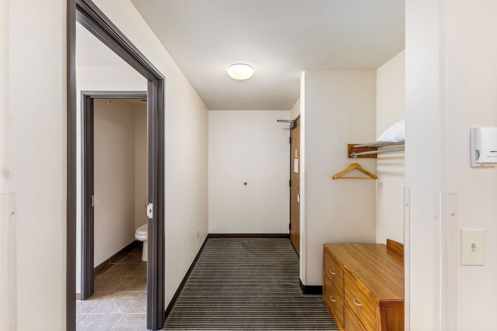 Breeze Inn Deluxe Jacuzzi 32