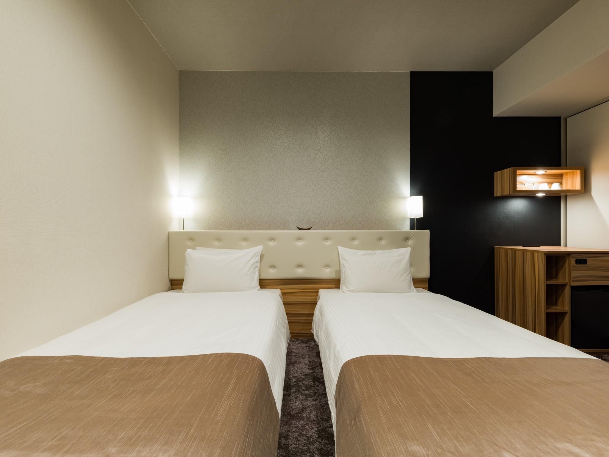 Adjoining Twin Rooms - Non-Smoking, Non-Connecting Rooms