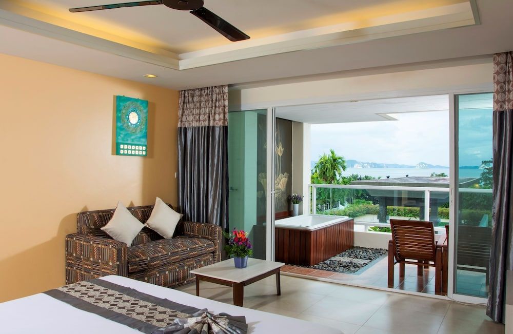 Anyavee Tubkaek Beach Resort Deluxe Jacuzzi Sea View 3