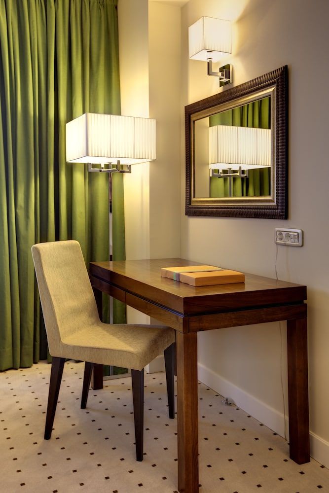 undefined Capital Plaza Hotel 10