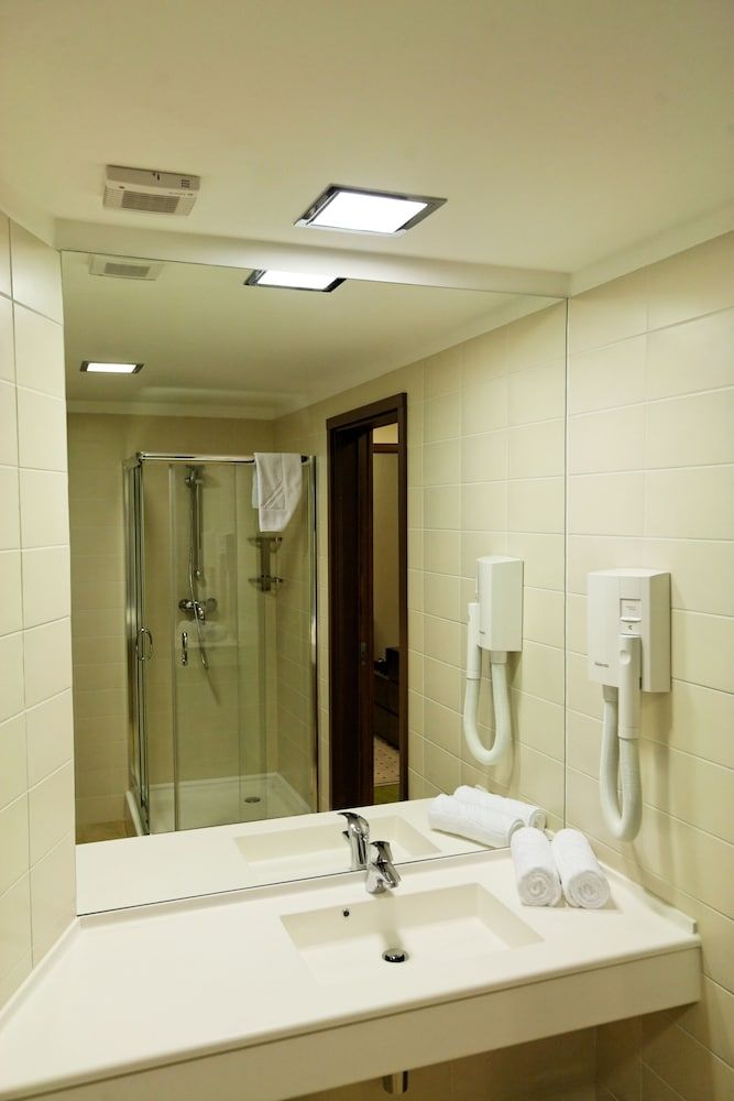 undefined Capital Plaza Hotel 8