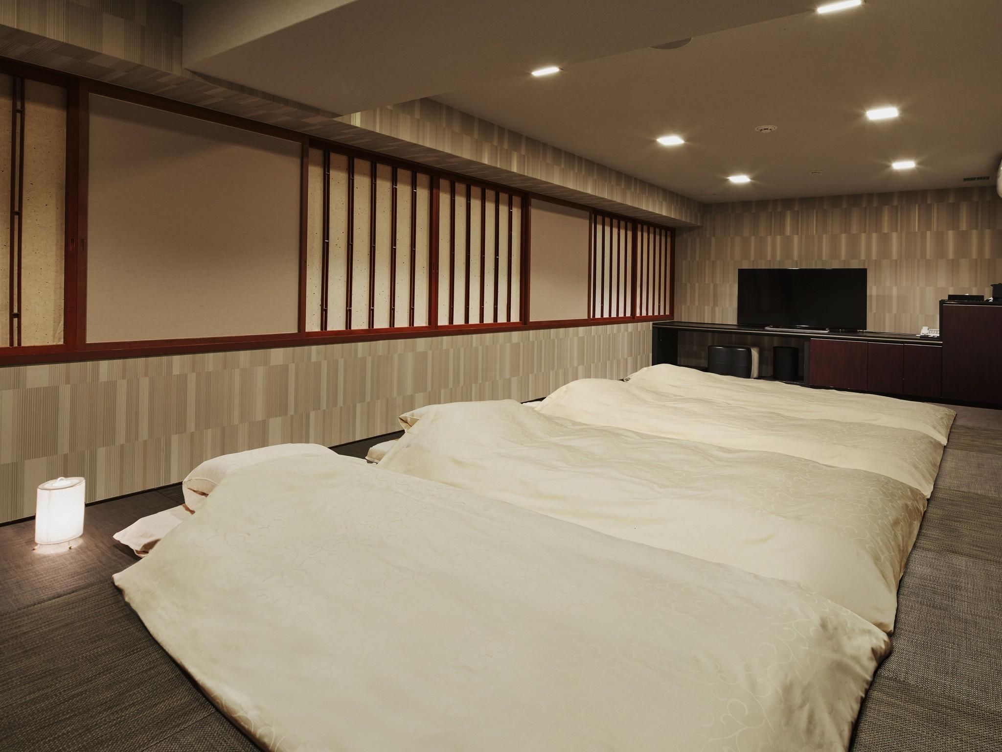 Run of House for 6 Adults - Non-Smoking