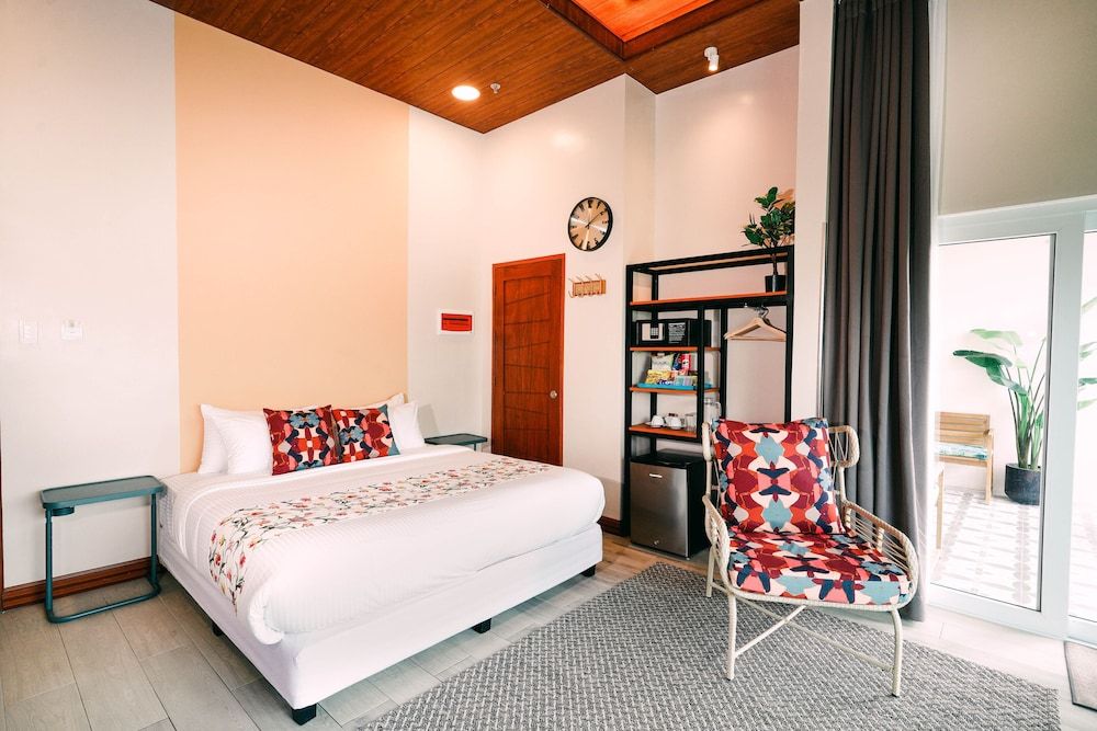 Hotel Kimberly Tagaytay Lodge Suite 2