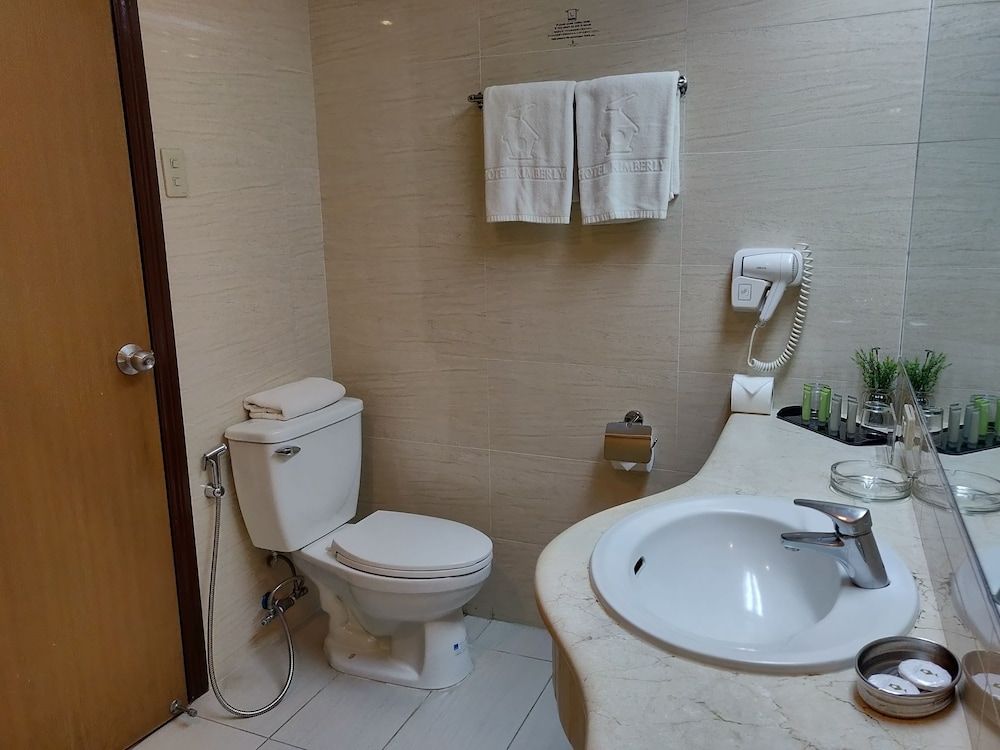Hotel Kimberly Manila Superior Family (3 Adults Max) 5