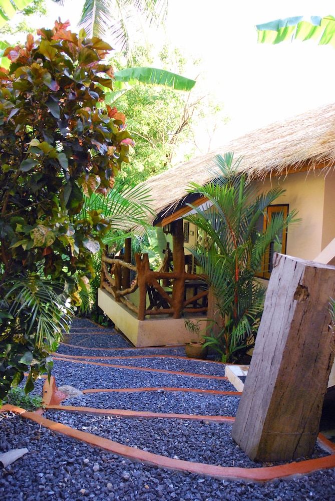 Varinda Garden Resort Deluxe Room 8