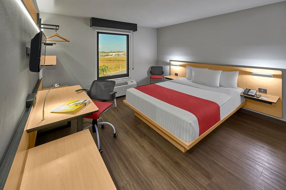 City Express by Marriott Monterrey Aeropuerto Room, 1 Queen Bed 3
