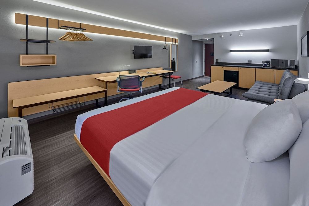 City Express by Marriott Monterrey Aeropuerto Room, 1 Queen Bed 4